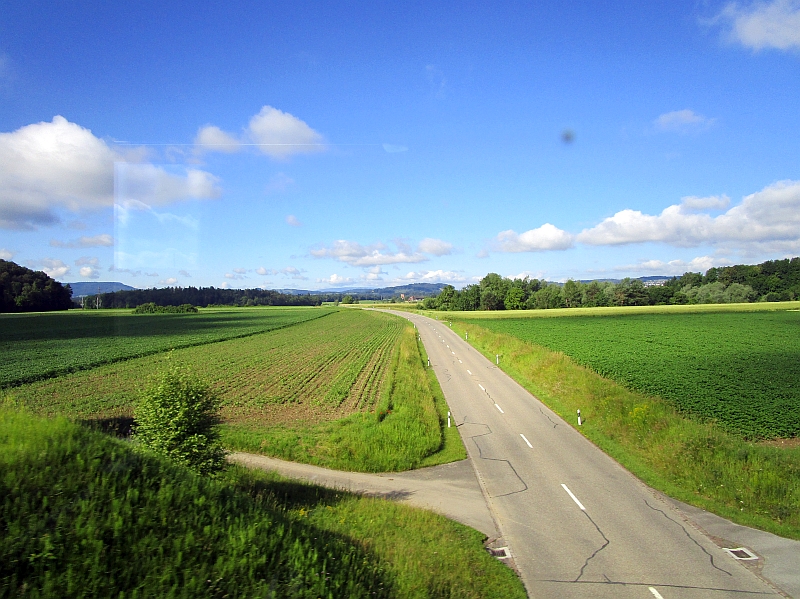 Blick aus dem Zugfenster im Zürcher Weinland