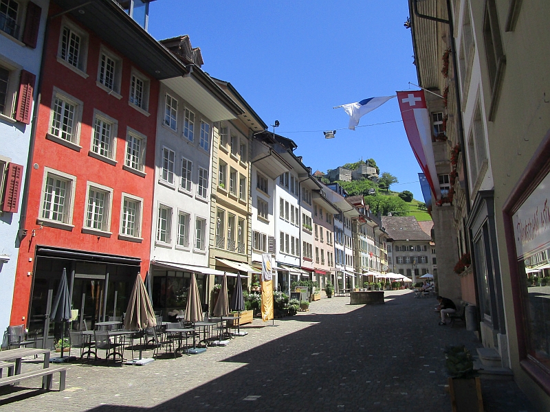 Schloss Lenzburg über der Altstadt