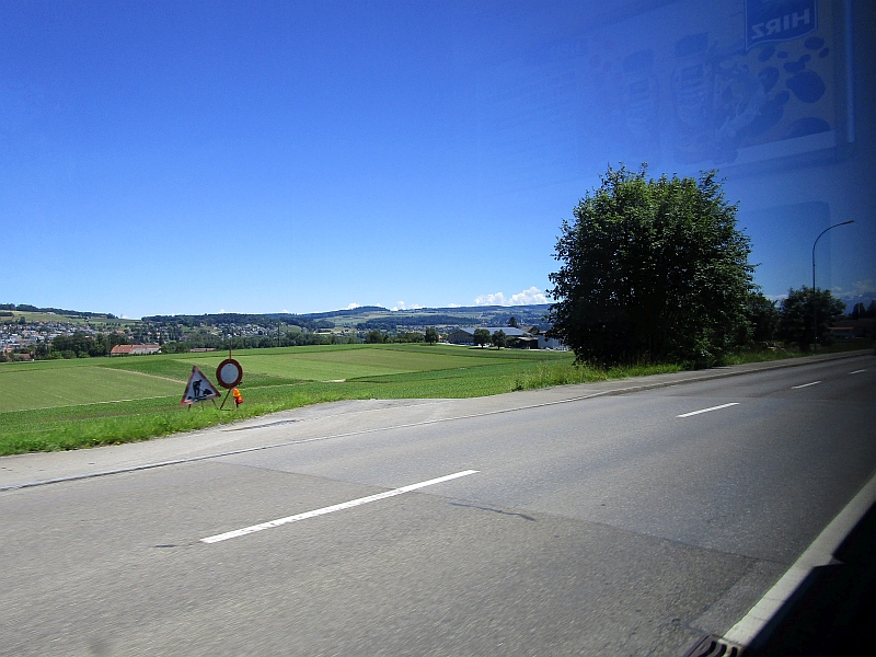 Fahrt im Sonderprofilbereich neben der Landstraße