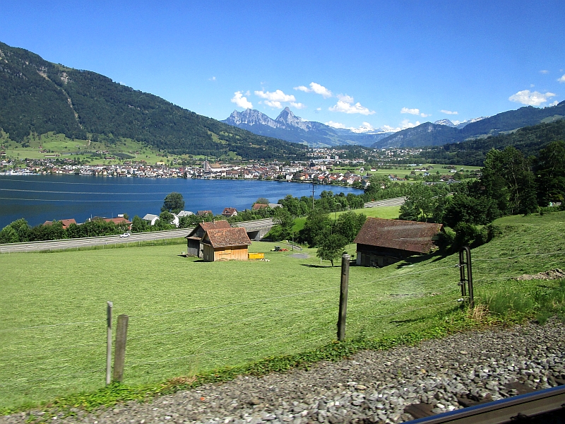 Zugersee, am Südufer der Ort Arth