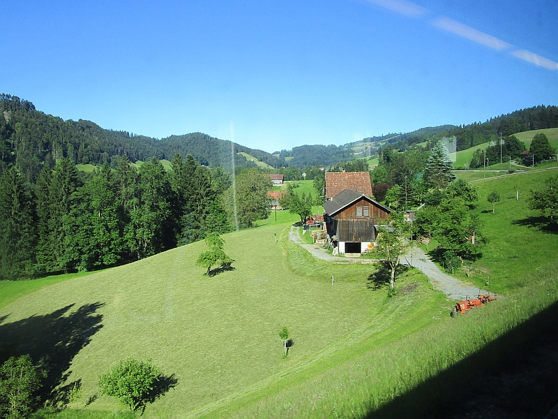 Blick aus dem Zugfenster im Toggenburg