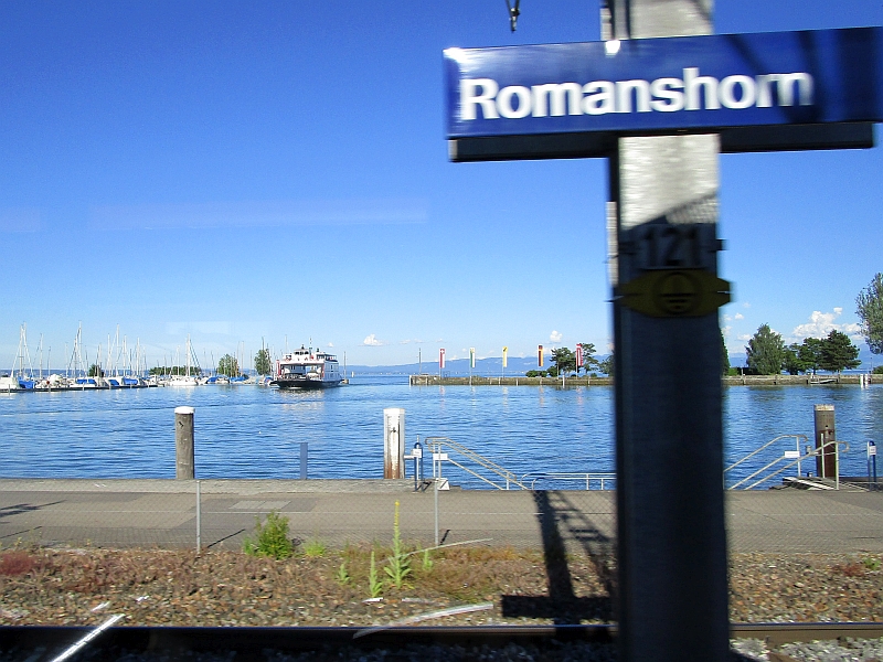 Blick auf den Hafen beim Halt am Bahnhof Romanshorn