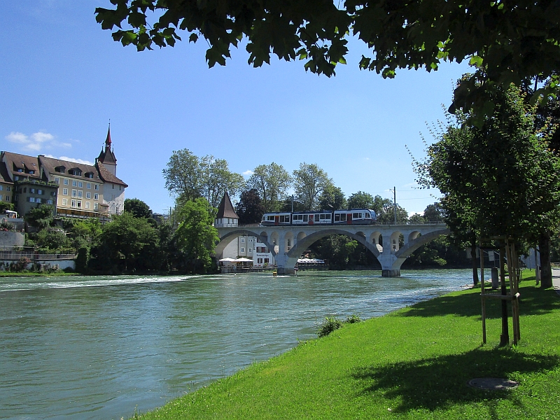 Triebzug der BMWM auf der Reussbrücke Bremgarten