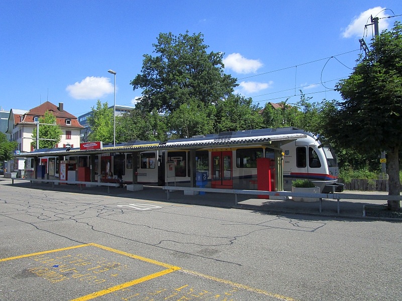 BDWM-Triebzug am Bahnhof Wohlen