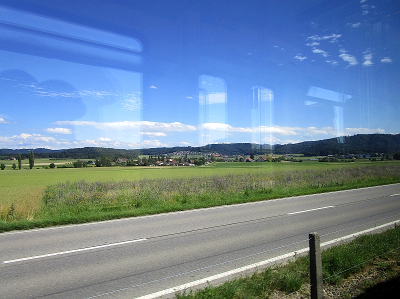 Blick aus dem Zugfenster im Mittelland