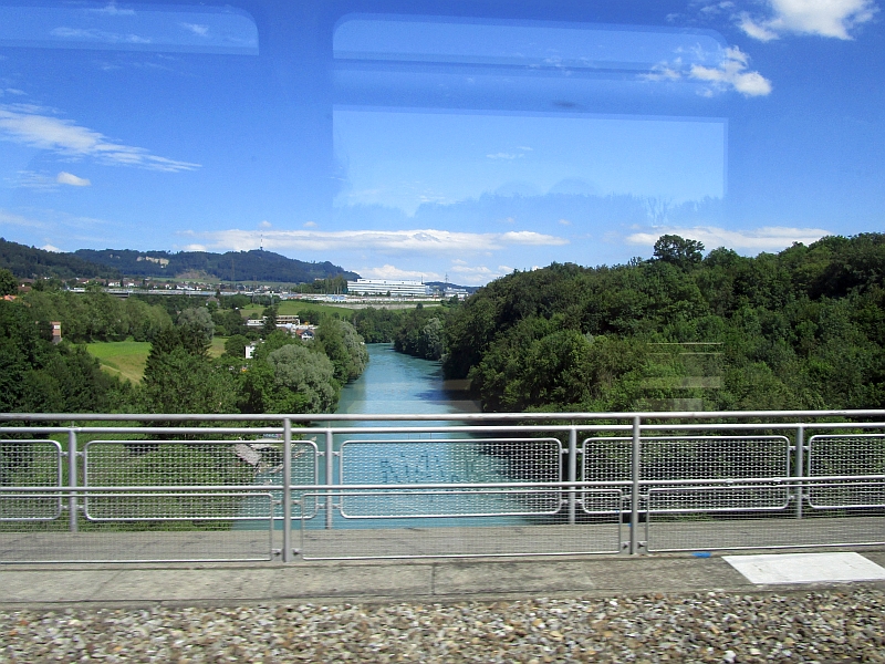 Fahrt auf der Tiefenaubrücke über die Aare