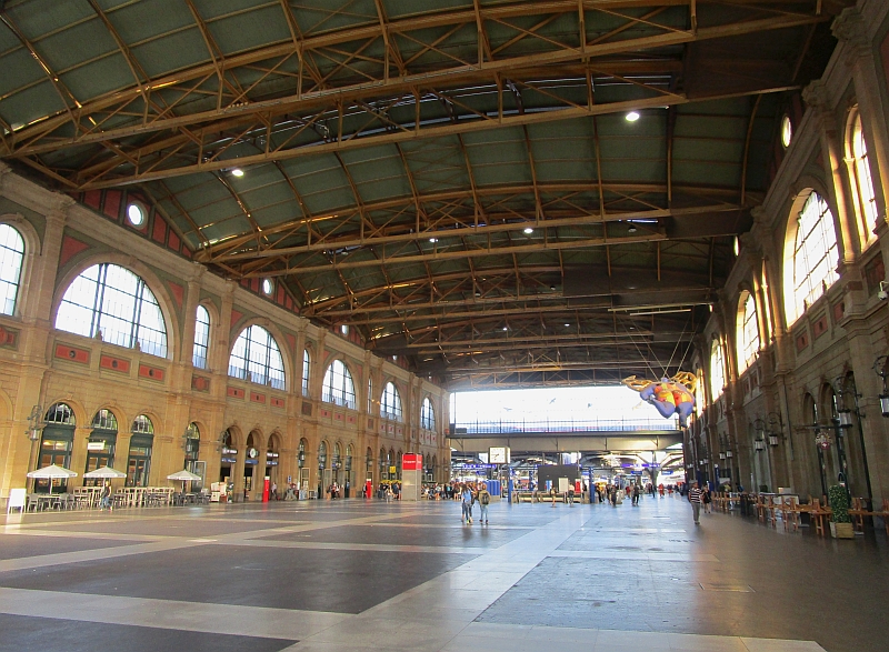 Haupthalle des Hauptbahnhofs Zürich