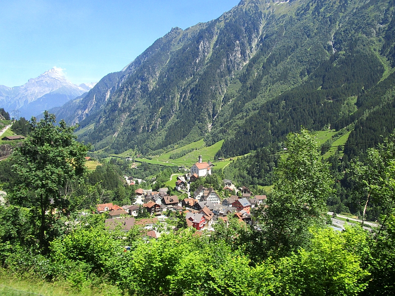 Zweiter Blick auf die Pfarrkirche von Wassen
