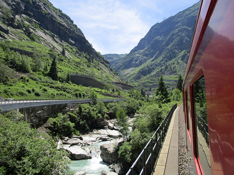 Bergfahrt auf der Schöllenenbahn