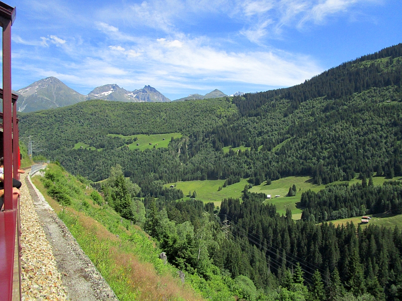 Blick ins Tal des Vorderrheins