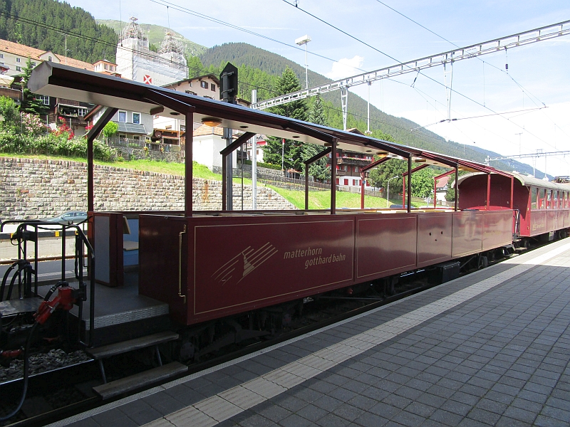 Wagen des 'Oberalp Openair Express'
