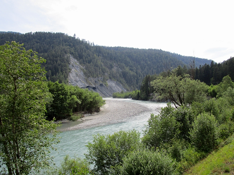 Fahrt durch die Schlucht des Vorderrheins