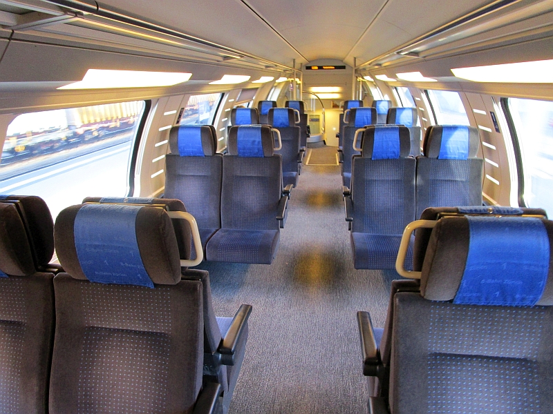 Erste Klasse im Oberdeck der S-Bahn aus der Siemens Desiro Double Deck Familie (RABe 514)