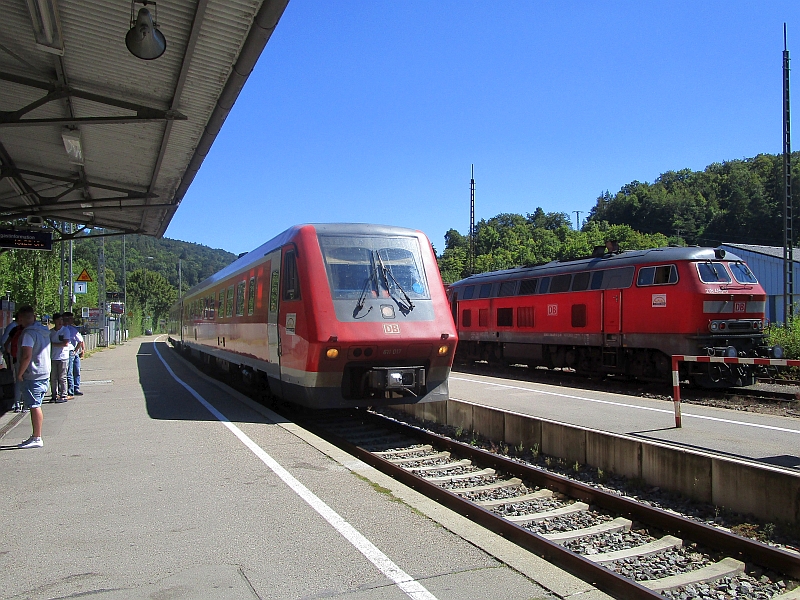 Dieseltriebwagen der Baureihe 611 im Bahnhof Blaubeuren