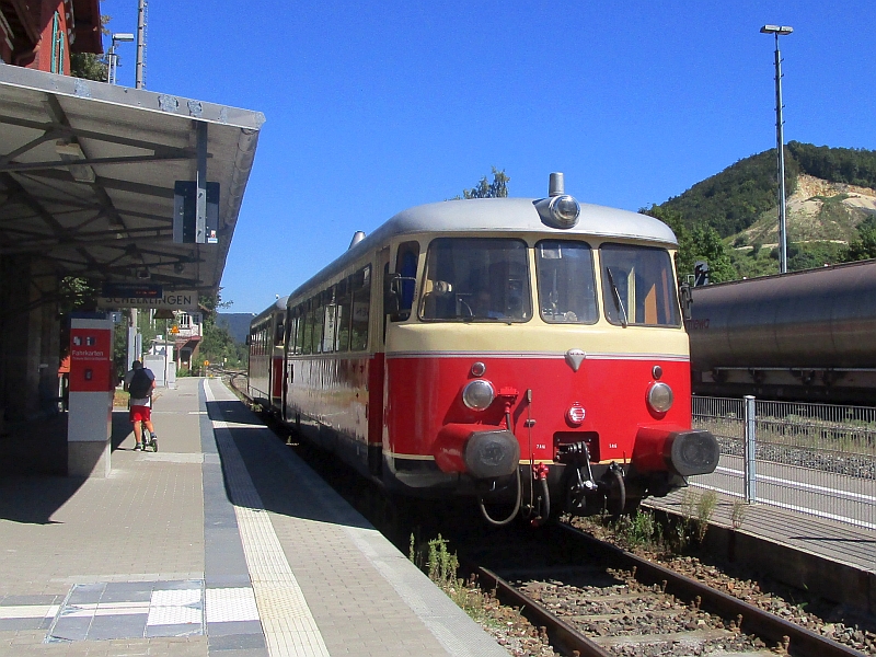 MAN-Triebwagen als SAB-Sommerferien-Express im Bahnhof Schelklingen