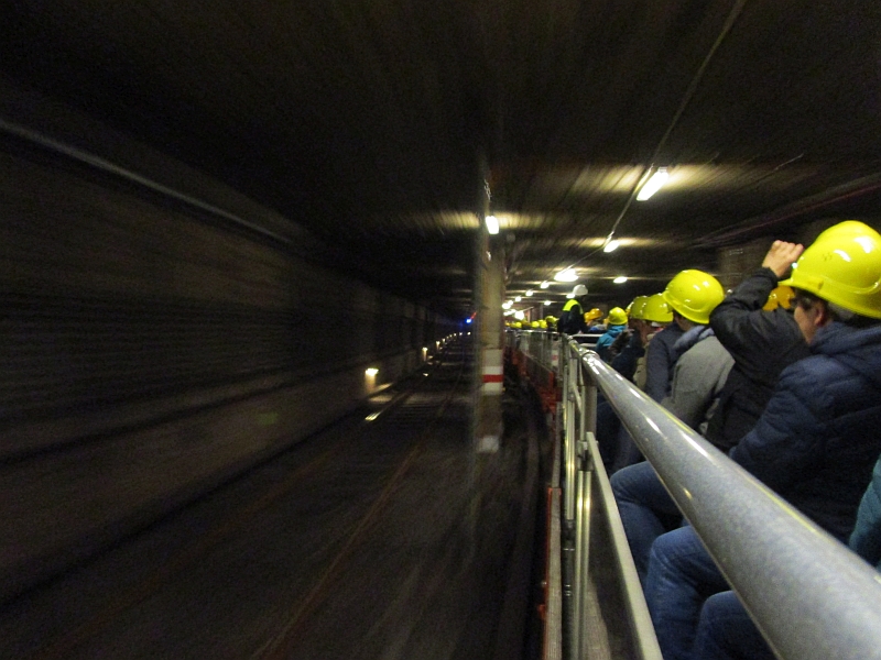 Fahrt mit dem U-Bahn-Cabrio durch die U-Bahn-Tunnel
