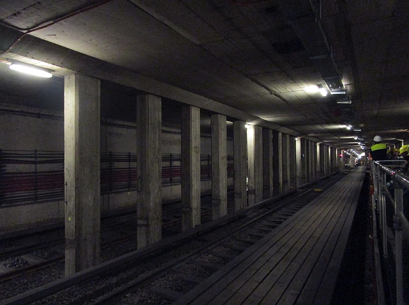 Fahrt mit der Cabrio-U-Bahn durch die U-Bahn-Tunnel