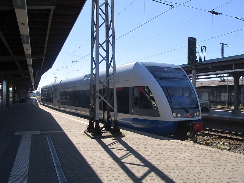 GTW-Triebwagen der UBB im Bahnhof Stralsund