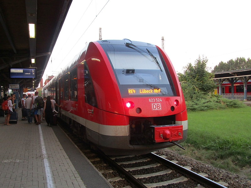 LINT-Triebzug im Bahnhof Bad Kleinen