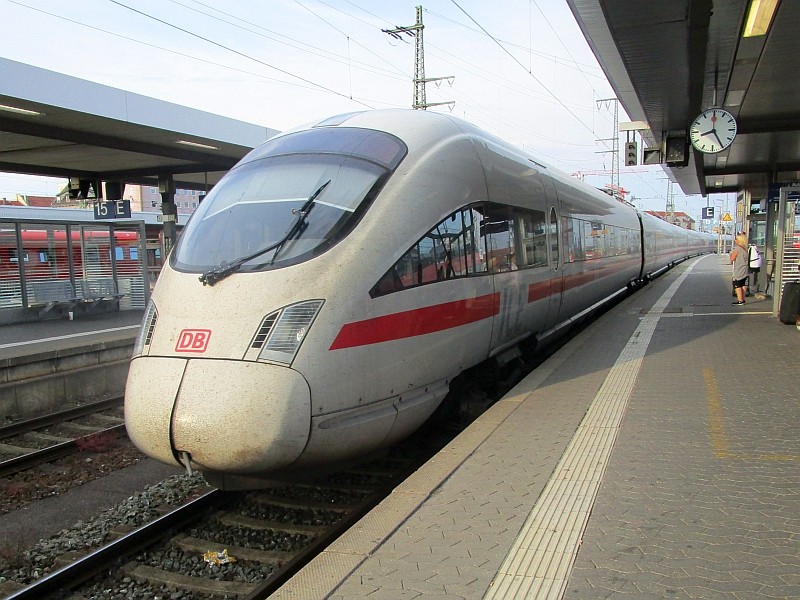 Einfahrt eines ICE-T in den Hauptbahnhof Nürnberg
