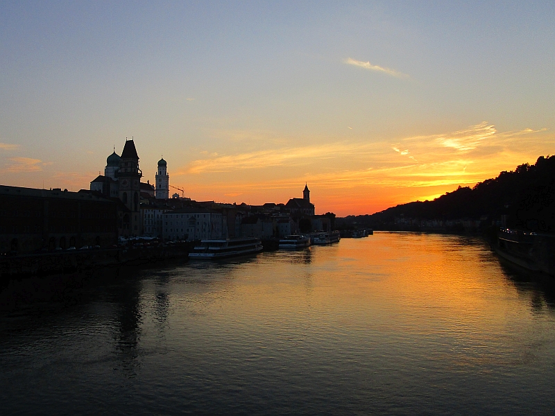Sonnenuntergang über der Donau in Passau