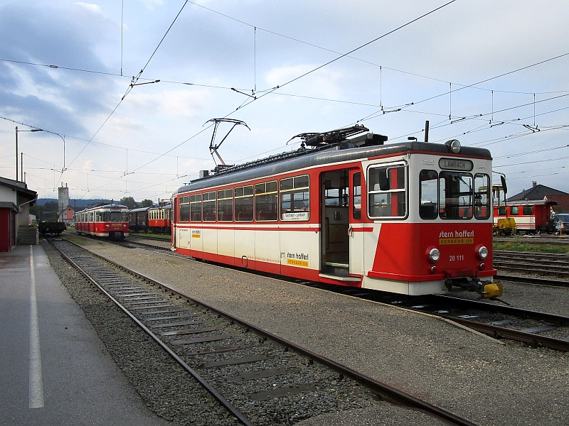 Triebwagen nach der Ankunft am Bahnhof Vorchdorf-Eggenberg