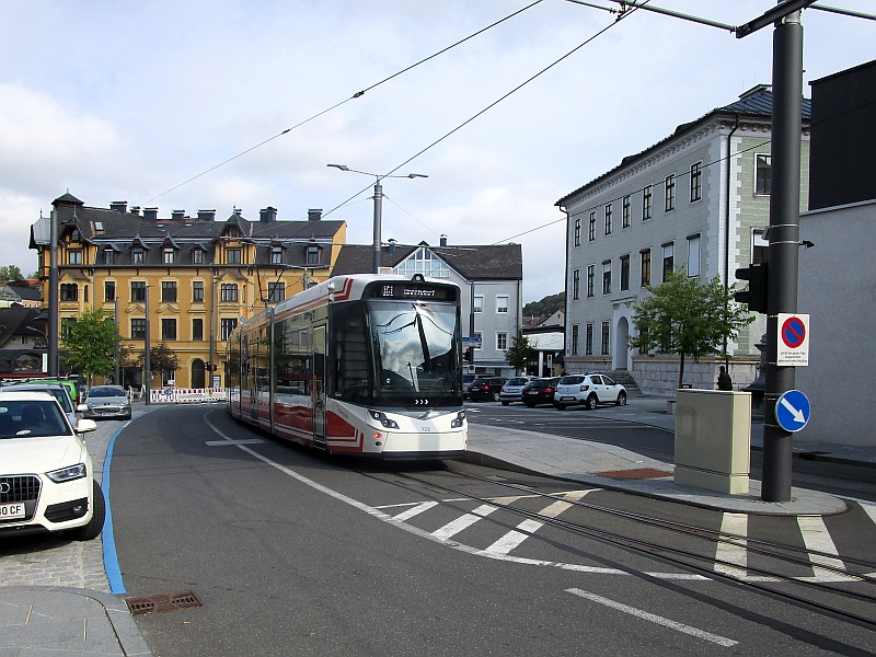 Triebwagen an der derzeitigen Endstation Gmunden Klosterplatz