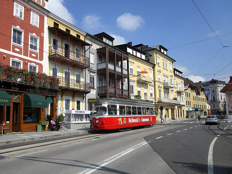 Wagen GM 8 der Straßenbahn Gmunden an der derzeitigen Endhaltestelle Franz-Josef-Platz