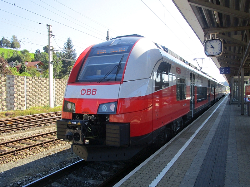 cityjet-Triebzug nach der Ankunft in Vöcklabruck