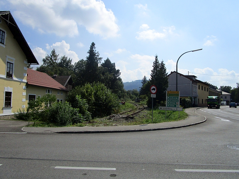 Stillgelegte Strecke zum früheren Bahnhof Kammer-Schörfling