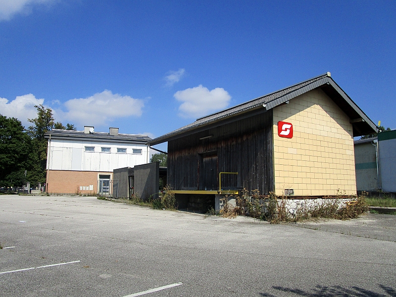 Schuppen am Bahnhof Kammer-Schörfling