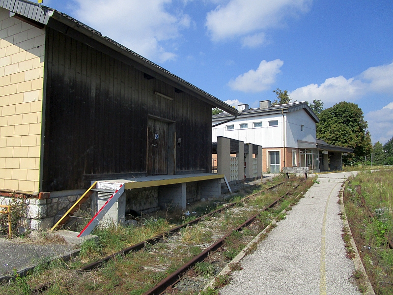 Stillgelegte Gleise am Bahnhof Kammer-Schörfling