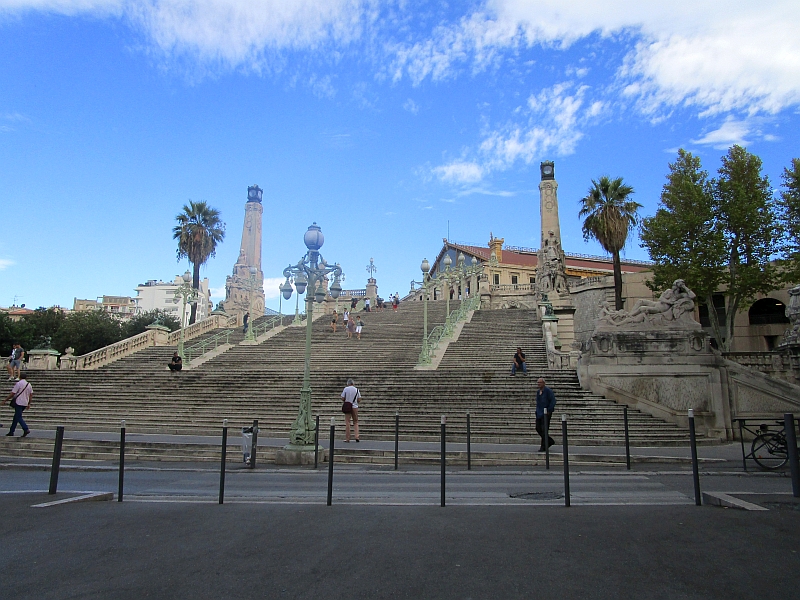 Freitreppe vor dem Bahnhof Marseille (l'Escalier de la gare Saint Charles)