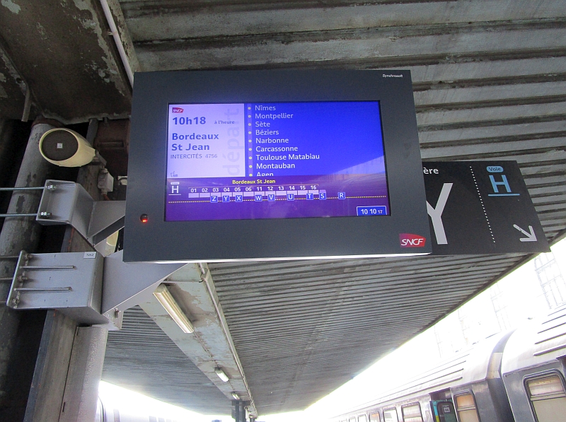 Monitor mit dem Zuglauf des Intercités Marseille-Bordeaux