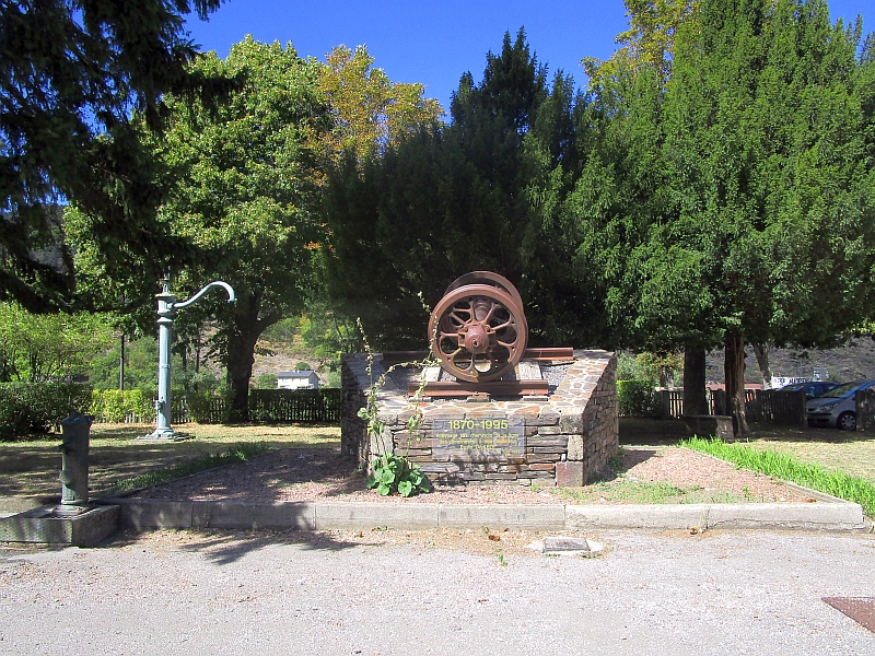 Denkmal am Bahnhof von Villefort