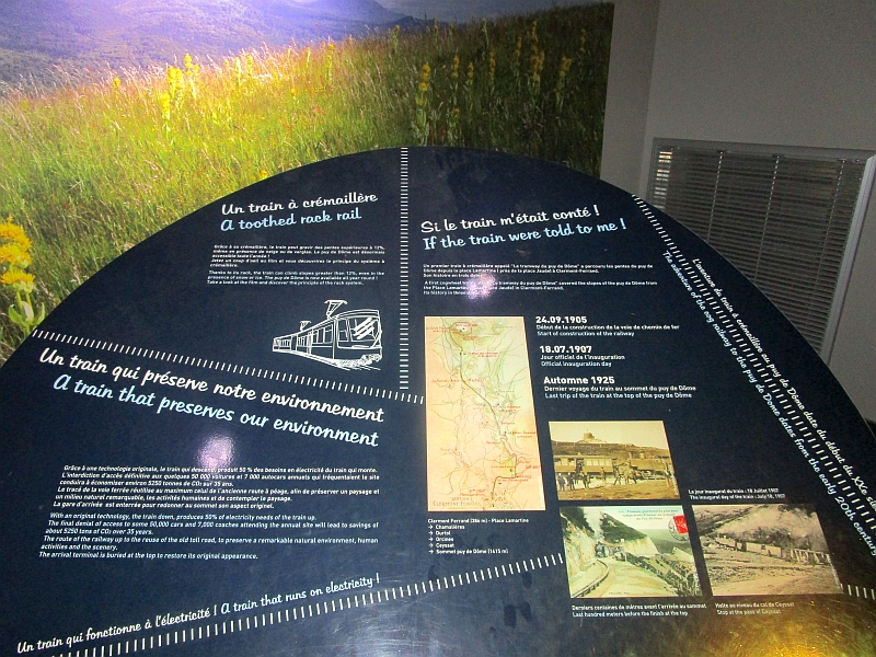 Infotafel zur Geschichte der Zahnradbahn auf den Puy de Dôme