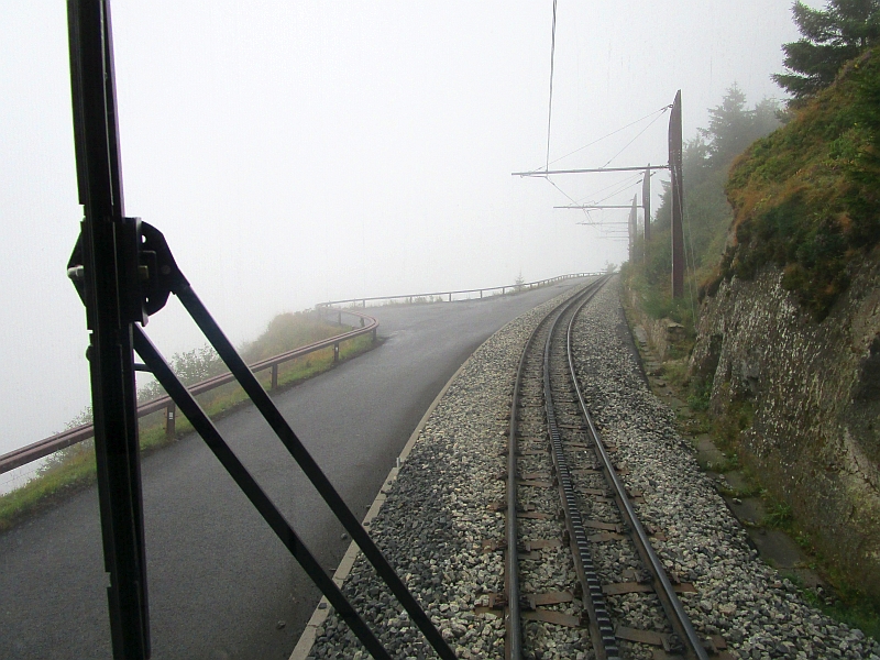 Trasse der Zahnradbahn 'Panoramique des Dômes' auf der früheren Straße