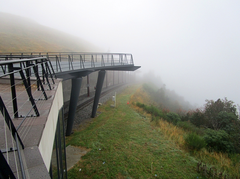 Blick von der Bergstation auf die Trasse der Zahnradbahn