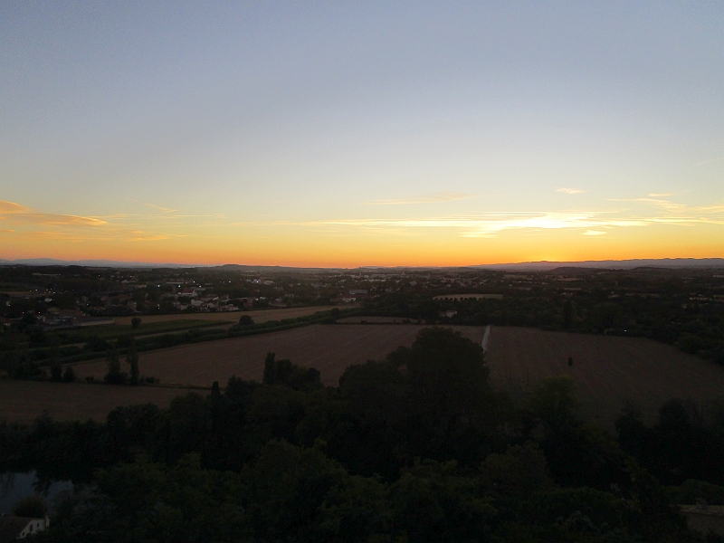 Abendlicher Blick über den Fluss Orb zu den Ausläufern des Massif Central