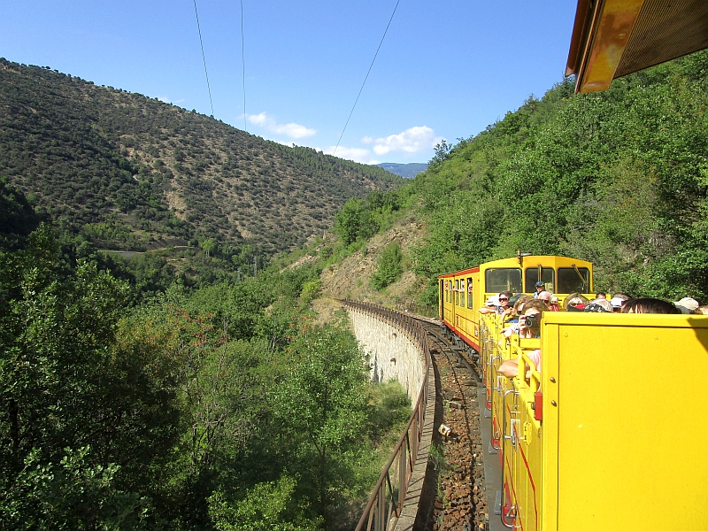 Offener Sommerwagen am Zugschluss des train jaune