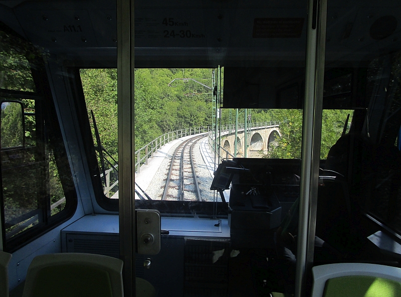 Fahrt über den Tosses-Viadukt