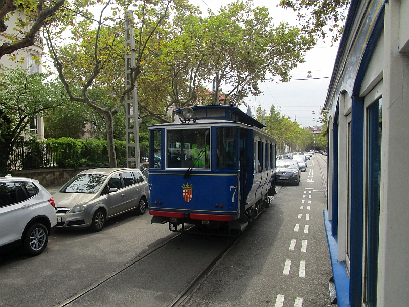 Kreuzung mit dem Gegenzug der Tramvia Blau