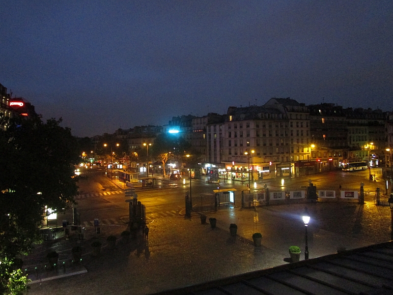 Blick auf den Vorplatz des Gare de l'Est und den Boulevard de Strasbourg Paris