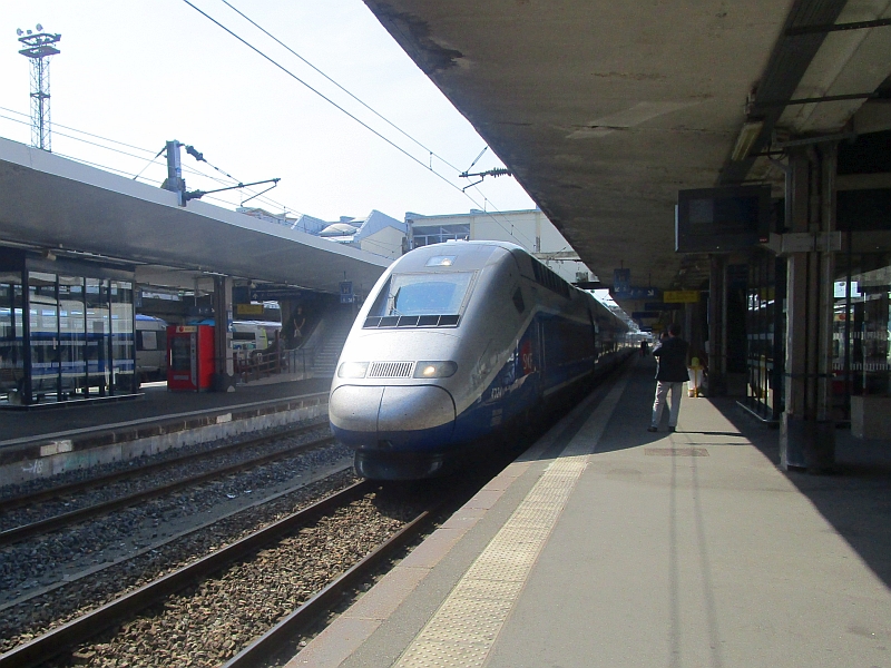 Einfahrt des TGV Lyria Paris-Zürich in den Bahnhof Mulhouse-Ville