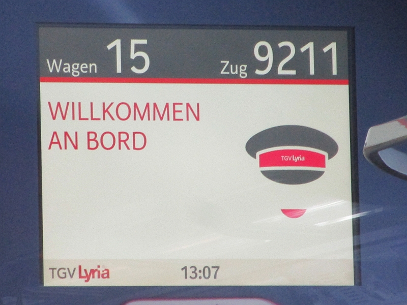 Willkommensgruß auf dem Monitor des Fahrgastinformationssystems des TGV