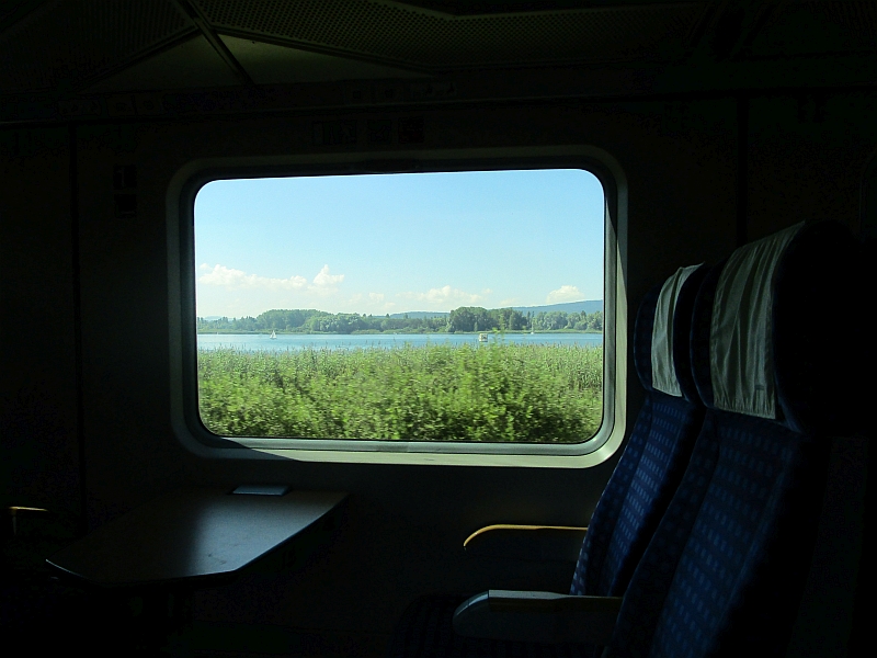 Blick aus dem Zugfenster auf den Untersee