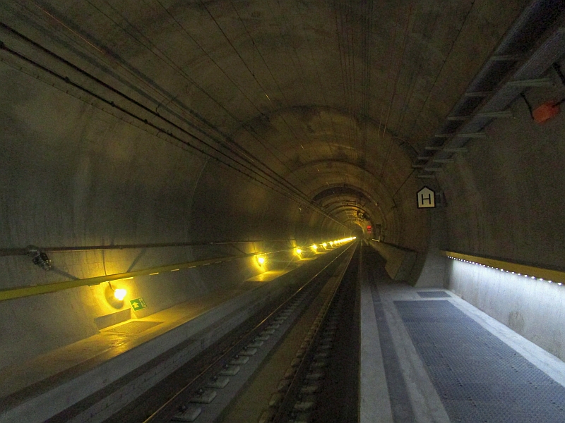 Blick in die Röhre des Gotthard-Basistunnels