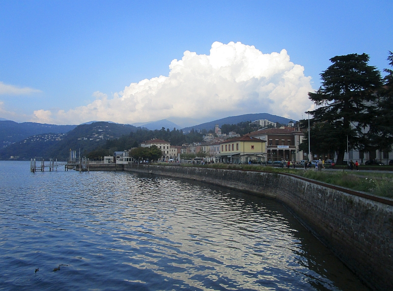 Ufer des Lago Maggiore in Luino