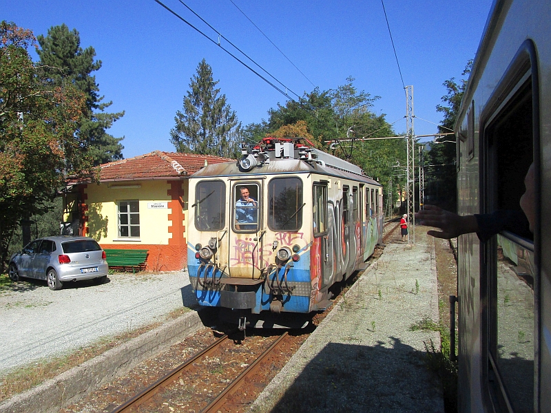 Zugkreuzung in Torrazza mit dem Triebwagen A10