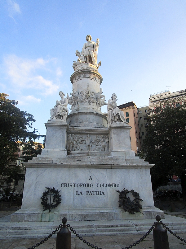 Kolumbus-Denkmal vor dem Bahnhof Genova Piazza Principe